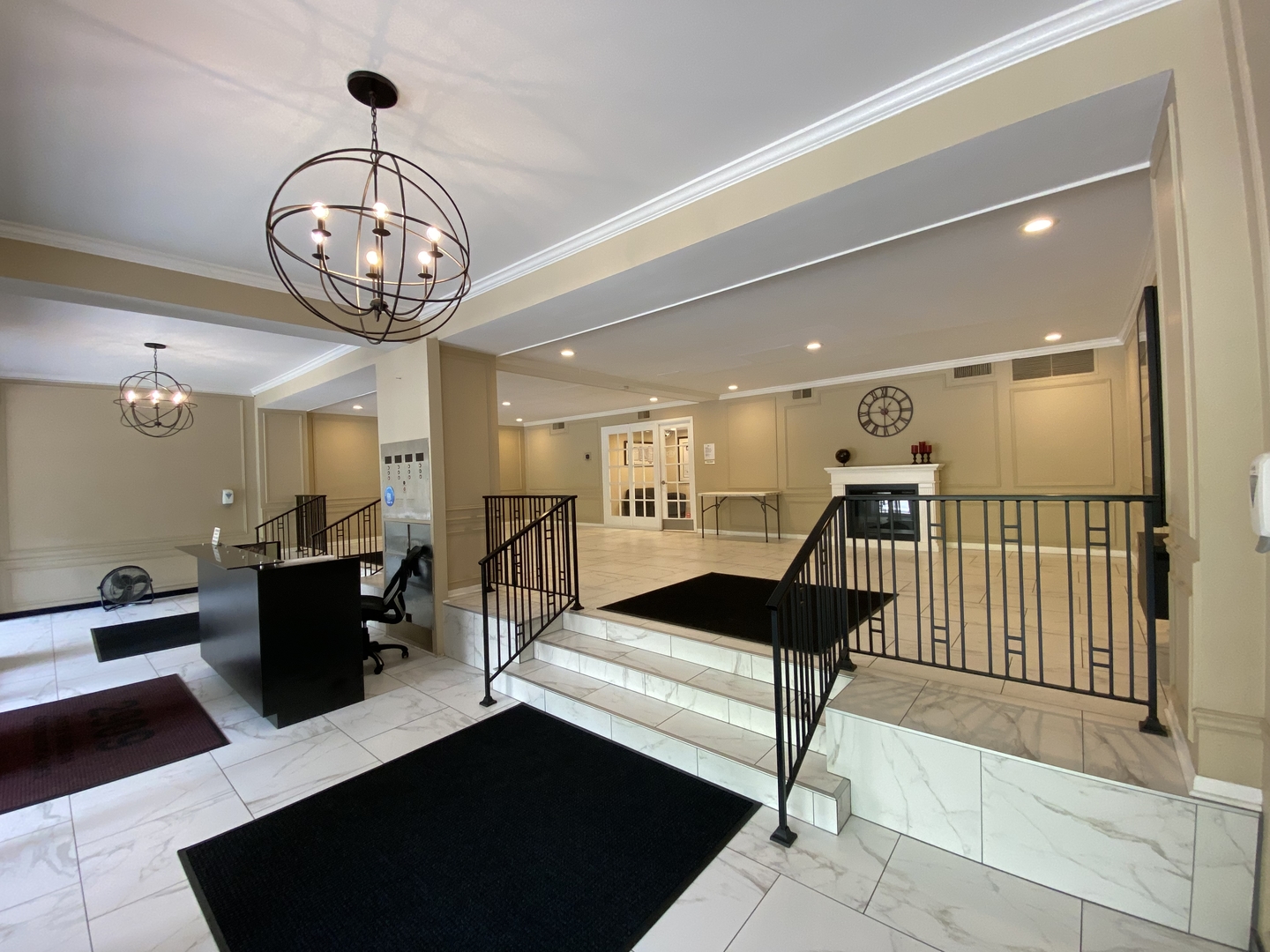 2909 North Sheridan Road, Unit 805 Chicago, IL 60657 - Photo 20 of 39 a view of a livingroom with furniture