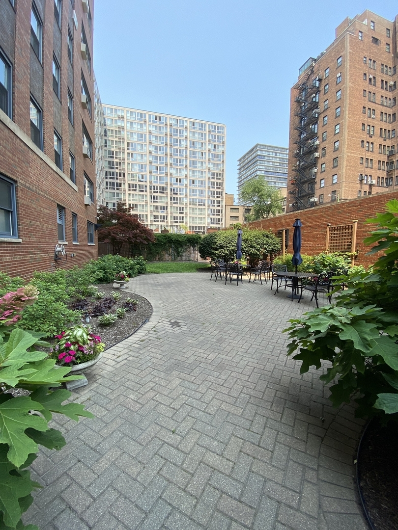 2909 North Sheridan Road, Unit 805 Chicago, IL 60657 - Photo 32 of 39 a view of a city with tall buildings