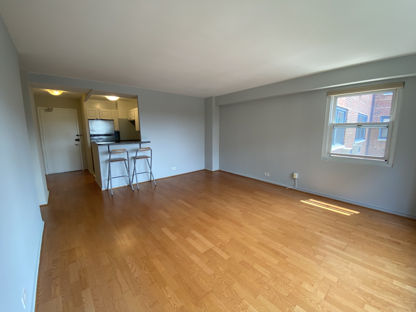 2909 North Sheridan Road, Unit 805 Chicago, IL 60657 - Photo 9 of 39 a view of empty room with wooden floor and fan