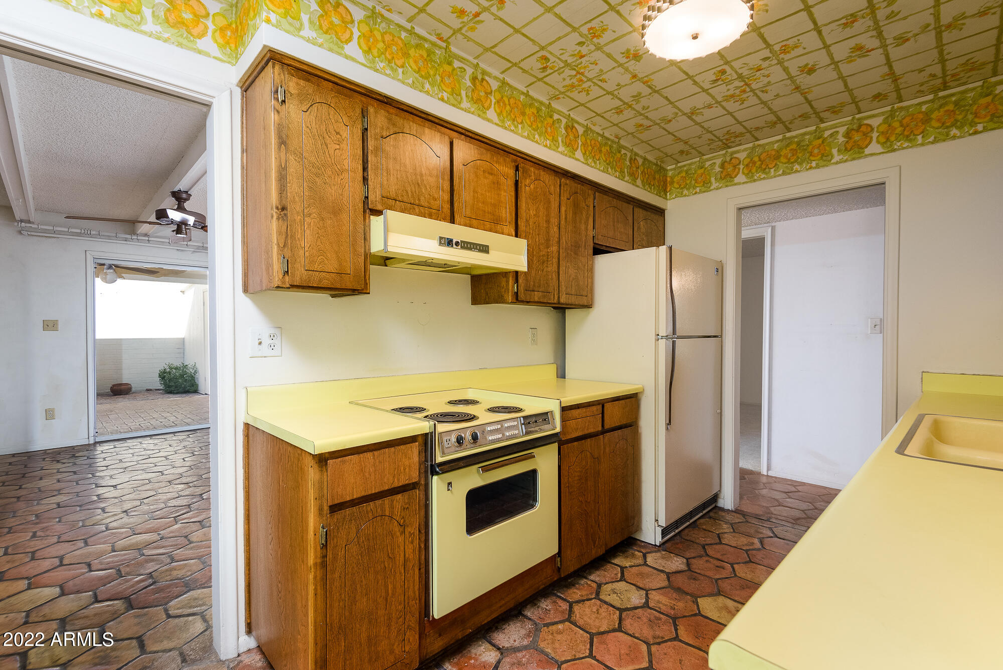 6016 North 10th Way Phoenix, AZ 85014 - Photo 13 of 28 Kitchen with family room behind