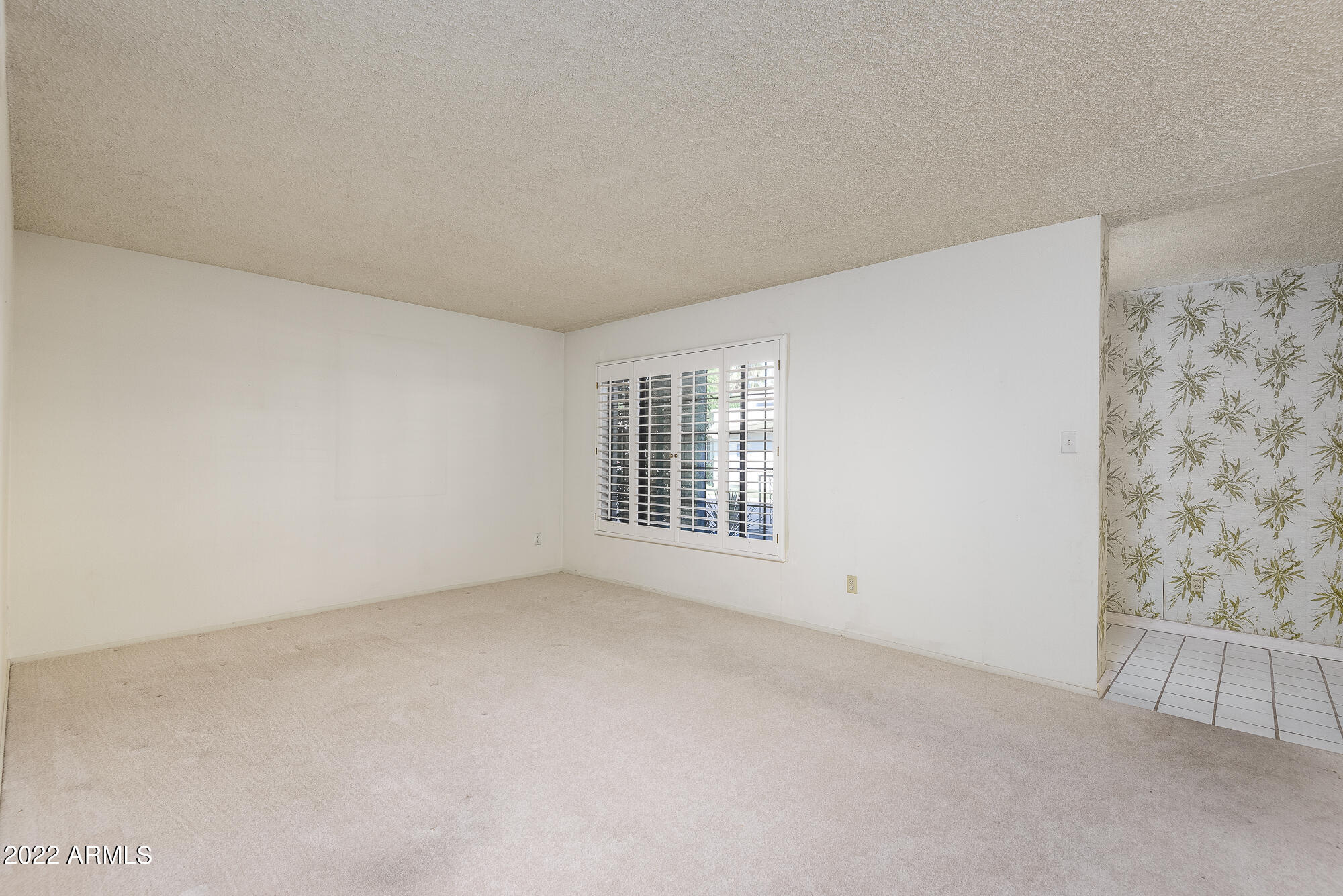 6016 North 10th Way Phoenix, AZ 85014 - Photo 10 of 28 Living room and entry