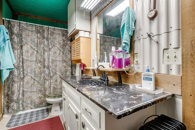 a view of a livingroom with furniture