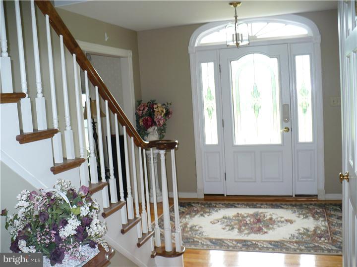 241 Barnsboro Road Sewell, NJ 08080 - Photo 15 of 23 Foyer