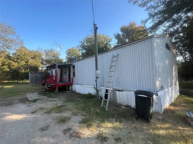 a view of a house with a backyard