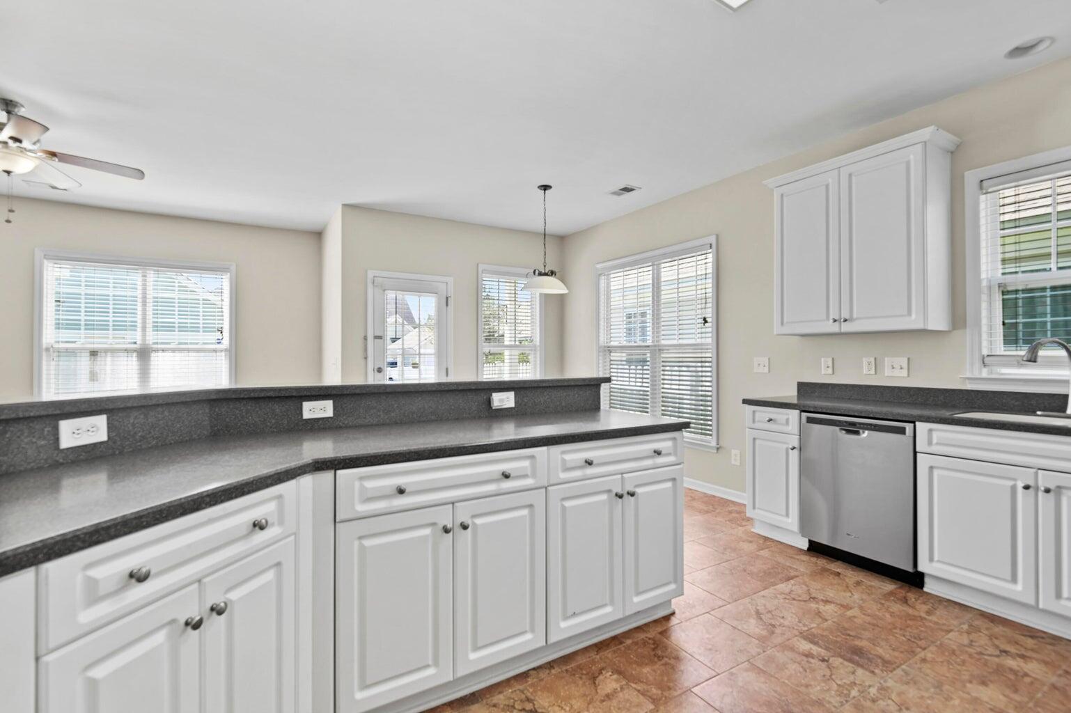 115 Trillium Avenue Summerville, SC 29483 - Photo 13 of 31 20241202223327594368000000-o