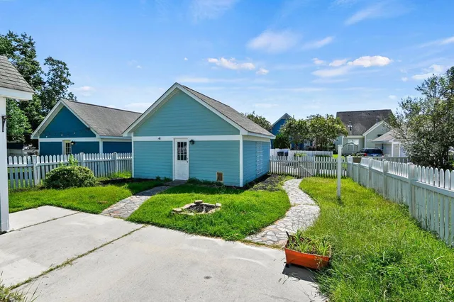 $2,300 | 115 Trillium Avenue, Summerville, SC 29483