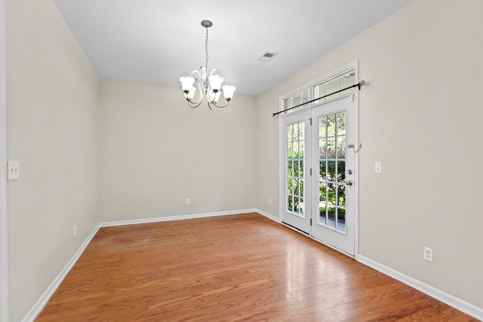 115 Trillium Avenue Summerville, SC 29483 - Photo 5 of 31 20241202223327101598000000-o