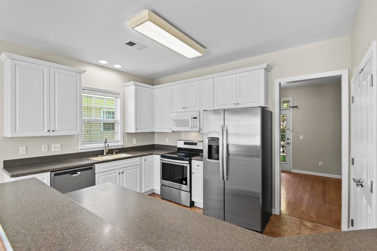 115 Trillium Avenue Summerville, SC 29483 - Photo 10 of 31 20241202223328615671000000-o