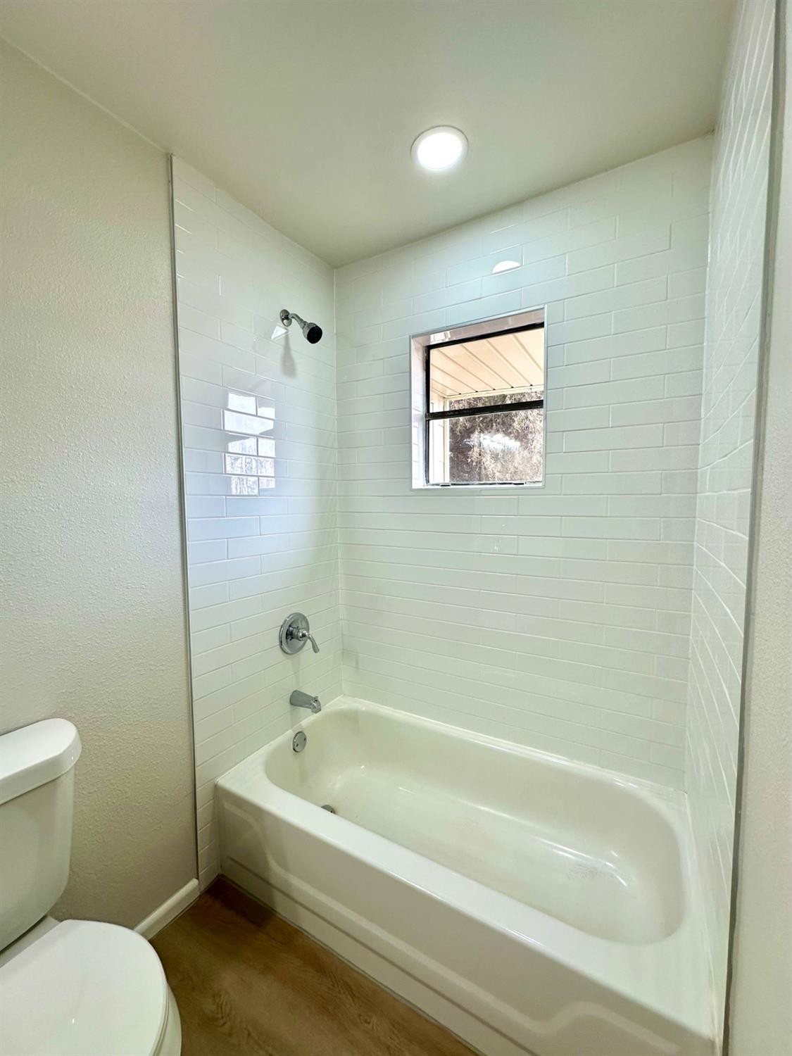 101 15th Street Levelland, TX 79336 - Photo 17 of 29 a bathroom with a bathtub and a toilet