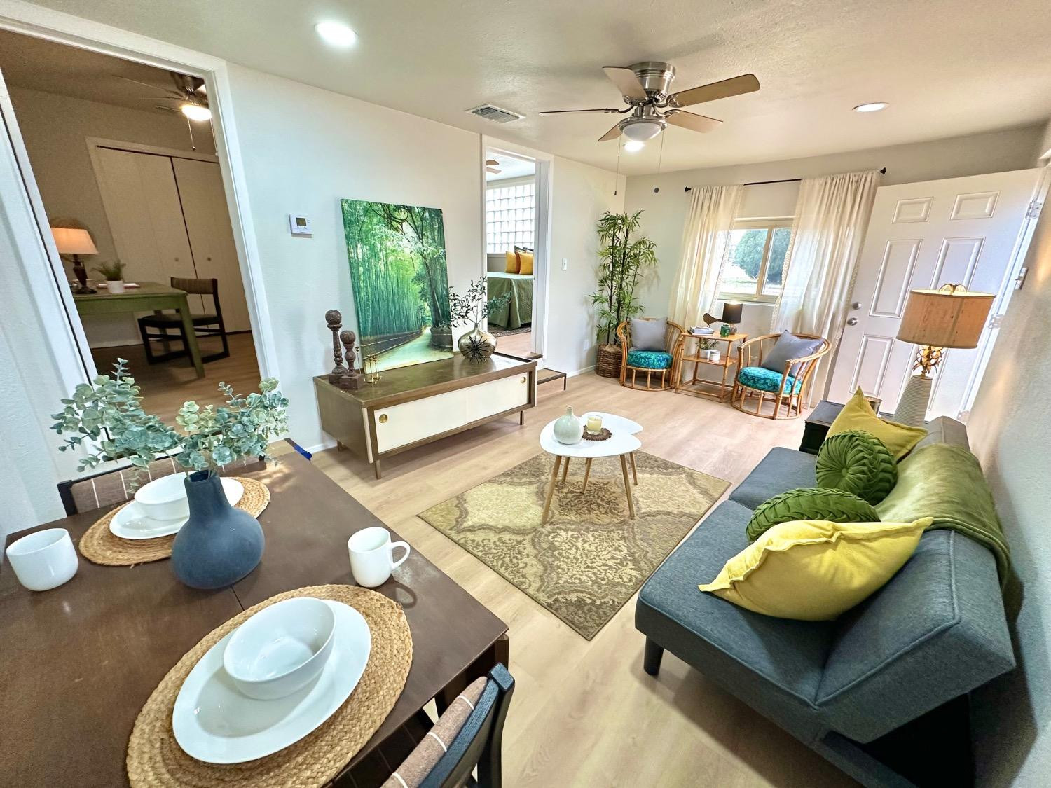 101 15th Street Levelland, TX 79336 - Photo 20 of 29 a living room with furniture and a large window