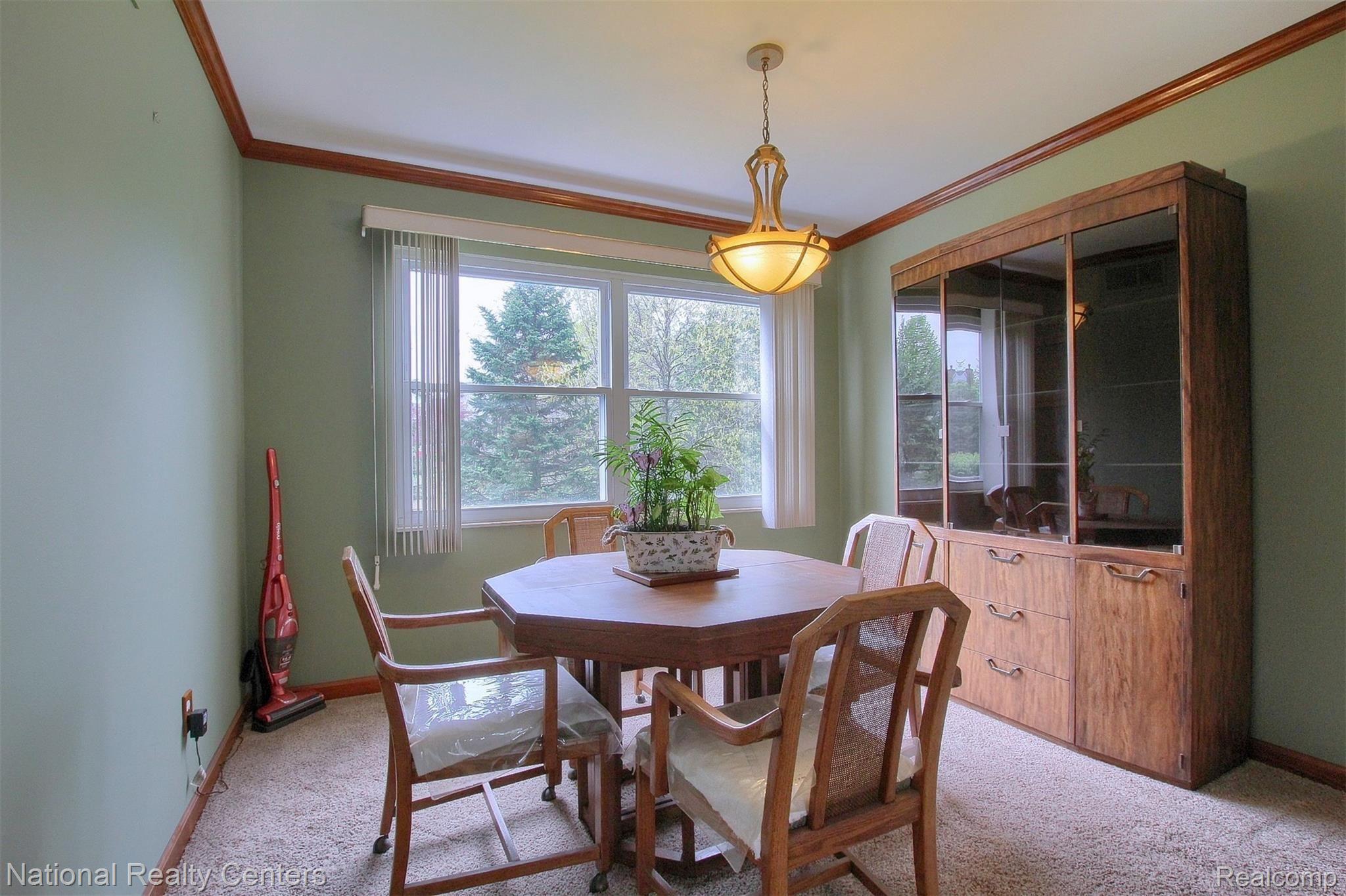 24540 Park Ridge Court Novi, MI 48375 - Photo 8 of 27 8-Dining Room.jpg