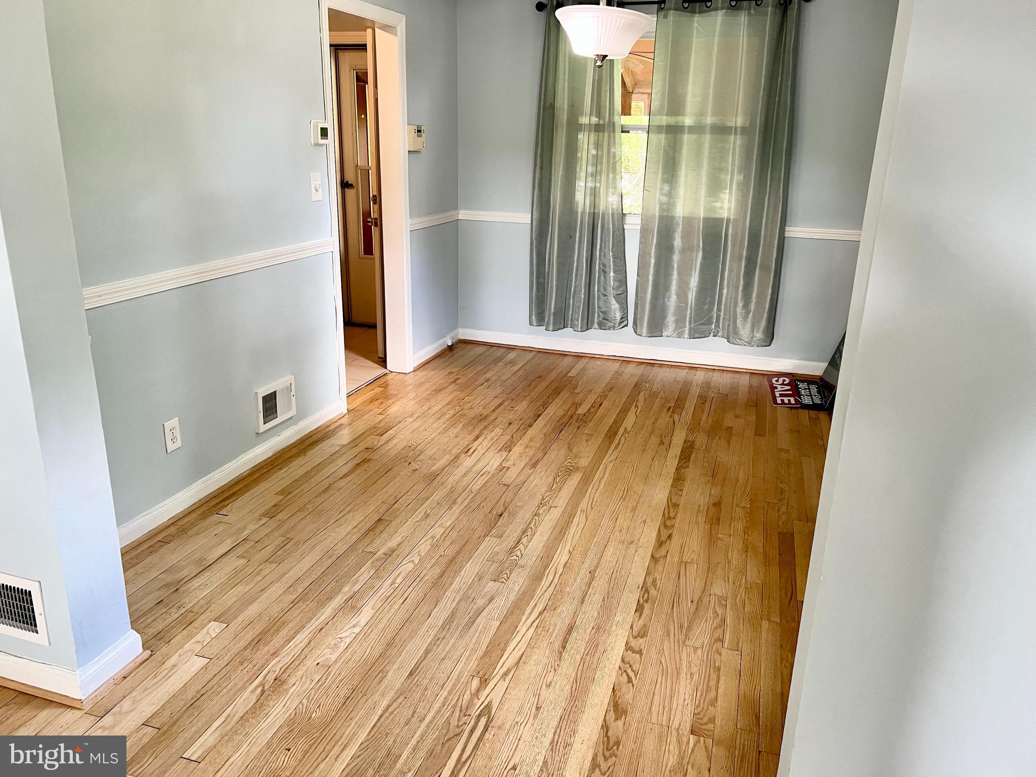 11930 Andrew Court Silver Spring, MD 20902 - Photo 7 of 31