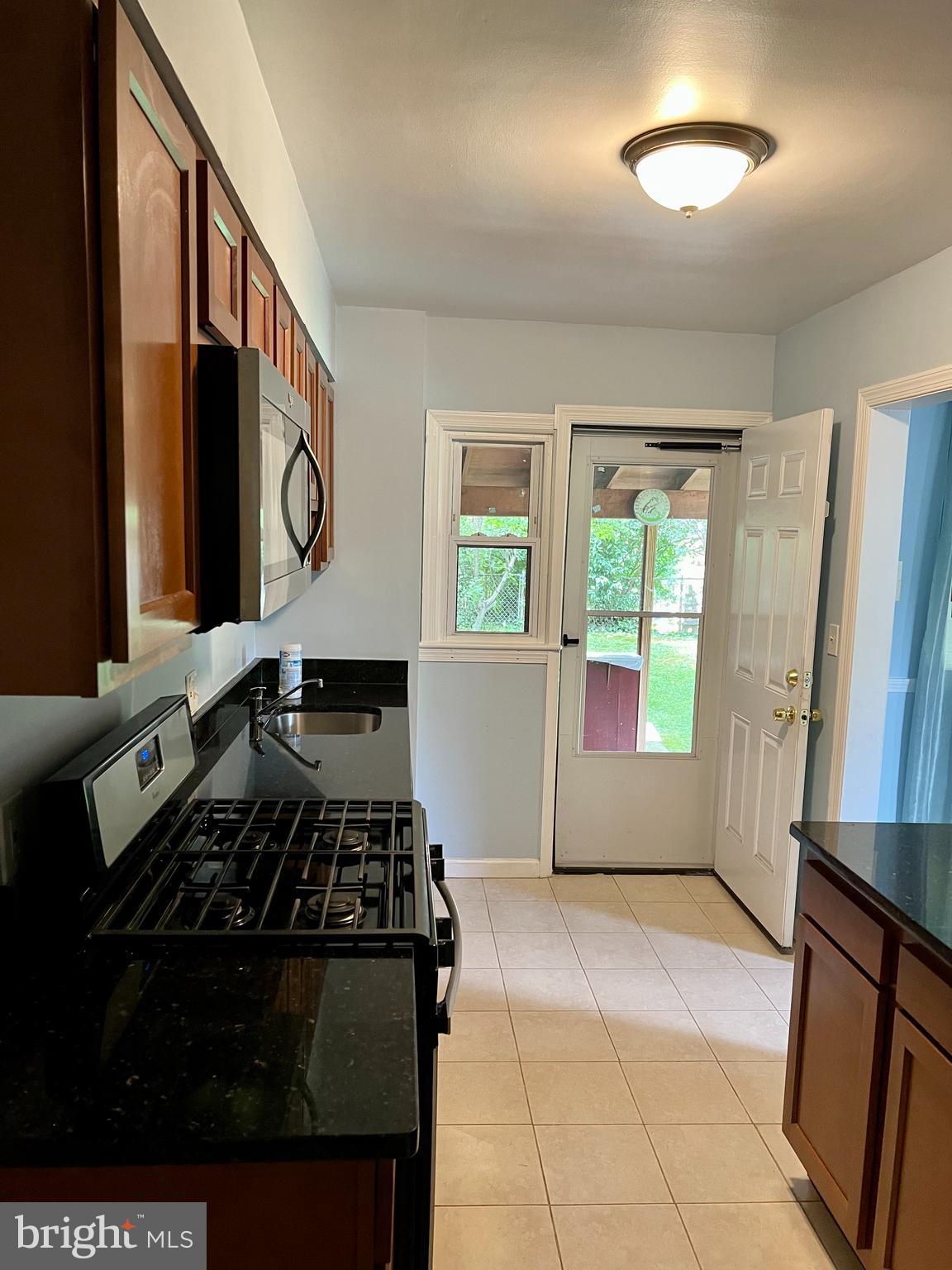 11930 Andrew Court Silver Spring, MD 20902 - Photo 10 of 31