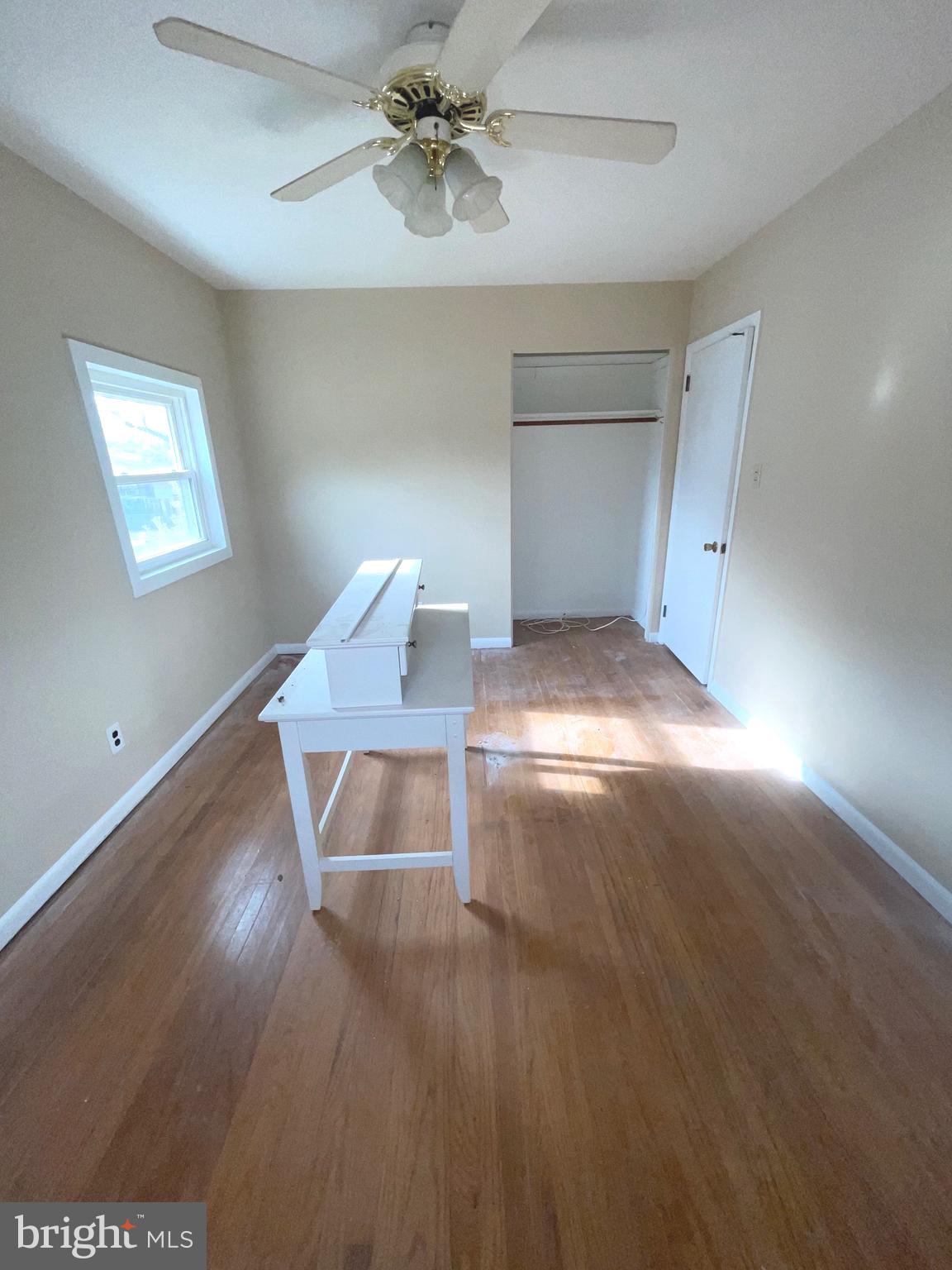 292 Justice Drive Carneys Point, NJ 08069 - Photo 8 of 17 a view of an empty room with a window
