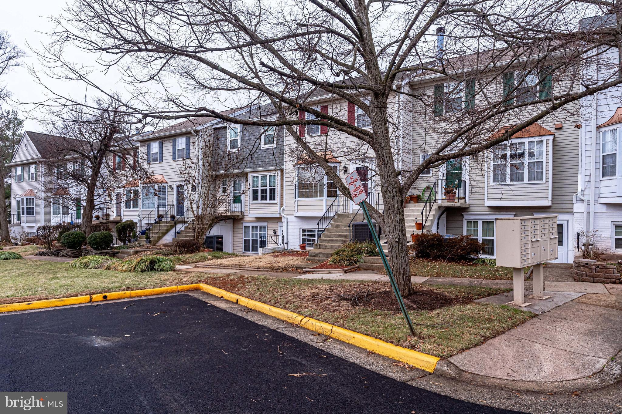 4048 Spring Run Court Chantilly, VA 20151 - Photo 4 of 41