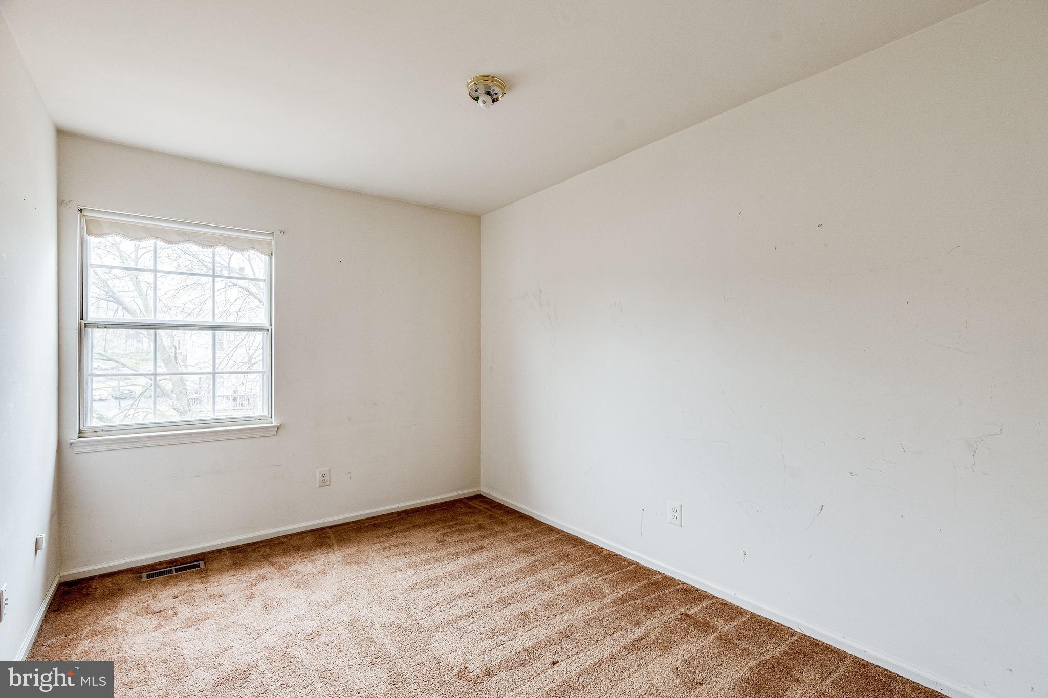 4048 Spring Run Court Chantilly, VA 20151 - Photo 7 of 41