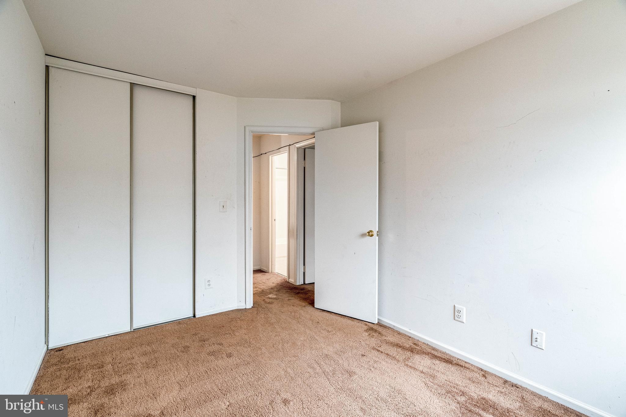 4048 Spring Run Court Chantilly, VA 20151 - Photo 8 of 41