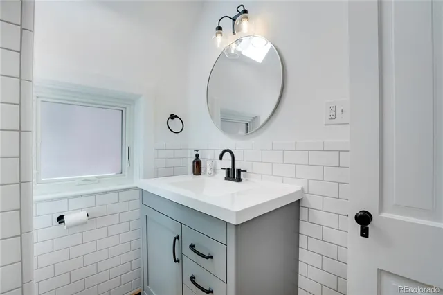 $2,100 | 1136 North Washington Street, Denver, CO 80203