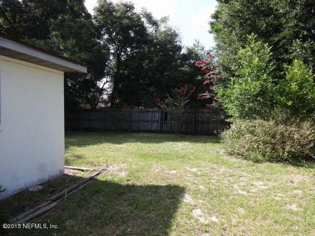 7462 Stonehurst Road South Jacksonville, FL 32277 - Photo 16 of 17 M - 93 - Sideyard towards Backyard