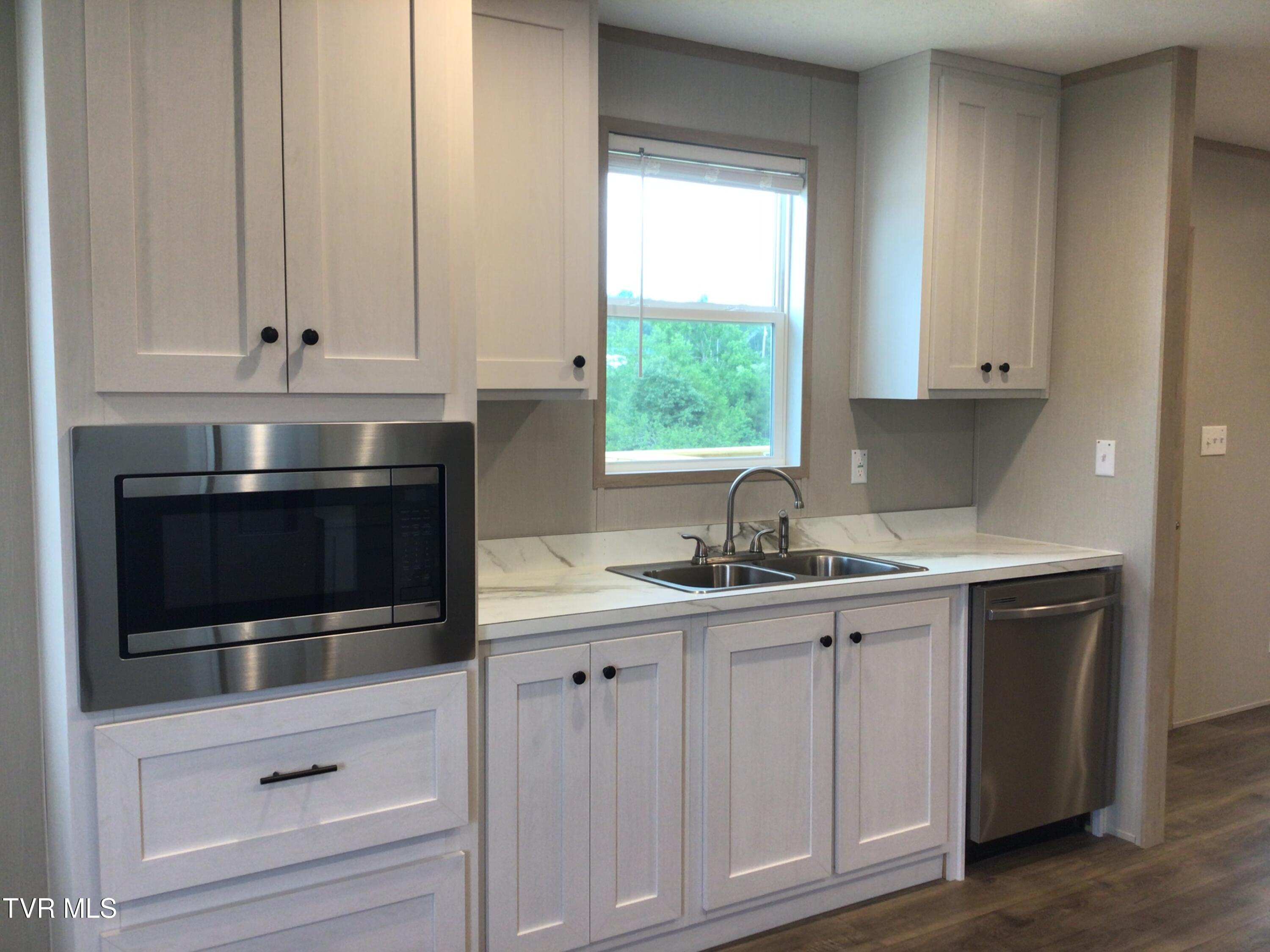 805 Dulaney Road Mosheim, TN 37818 - Photo 10 of 29 805 Dulaney Rd