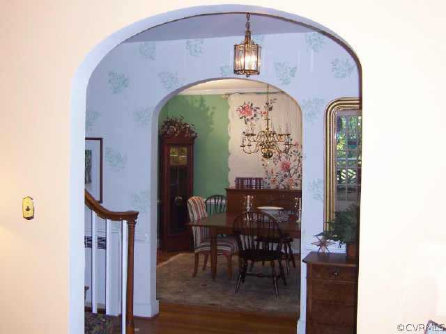 7200 River Road Richmond, VA 23229 - Photo 5 of 10 a view of hall way with furniture
