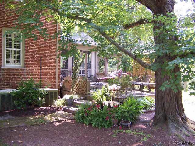 7200 River Road Richmond, VA 23229 - Photo 9 of 10 a front view of a house with a yard