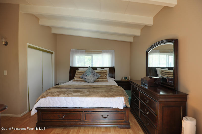 1909 Mentone Avenue Pasadena, CA 91103 - Photo 8 of 16 1909 Mentone Ave_MLS-009