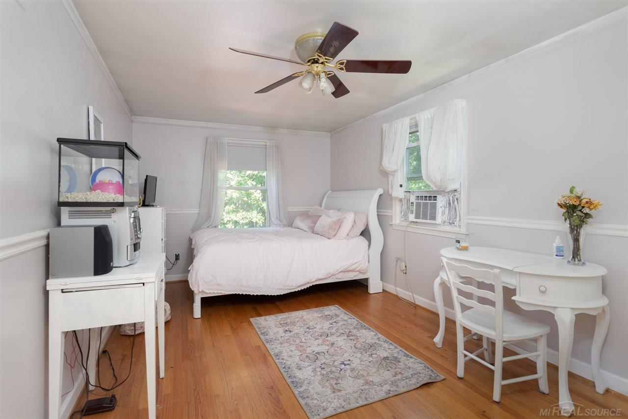 2230 Roslyn Road Grosse Pointe, MI 48236 - Photo 21 of 28 50020497-20.JPG