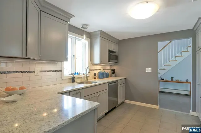 $878,000 | 67 Emwood Drive, Emerson, NJ 07630