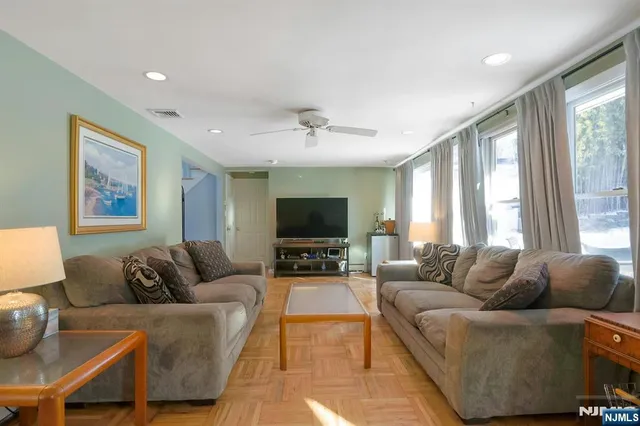 $878,000 | 67 Emwood Drive, Emerson, NJ 07630