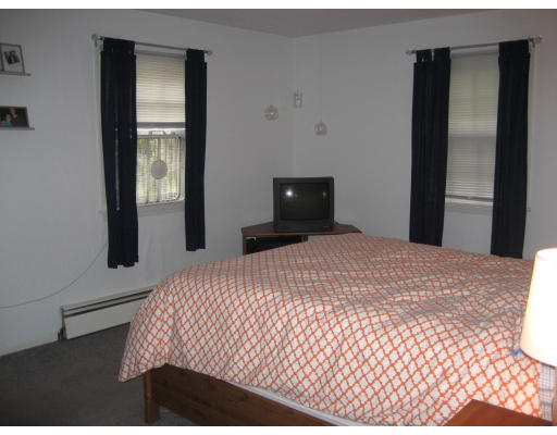 133 Peekskill Avenue Springfield, MA 01129 - Photo 11 of 22