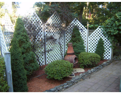 133 Peekskill Avenue Springfield, MA 01129 - Photo 17 of 22
