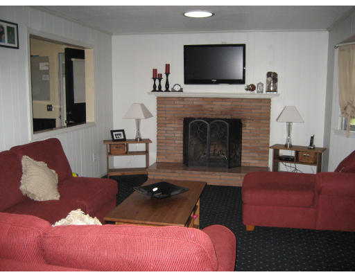 133 Peekskill Avenue Springfield, MA 01129 - Photo 2 of 22
