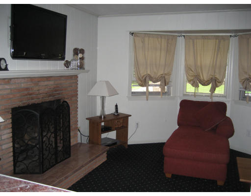 133 Peekskill Avenue Springfield, MA 01129 - Photo 4 of 22