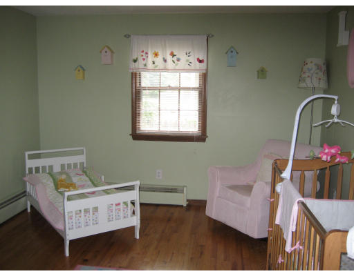 133 Peekskill Avenue Springfield, MA 01129 - Photo 10 of 22