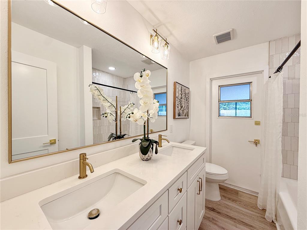 2466 Fieldingwood Road Maitland, FL 32751 - Photo 20 of 29 a bathroom with a sink and a mirror