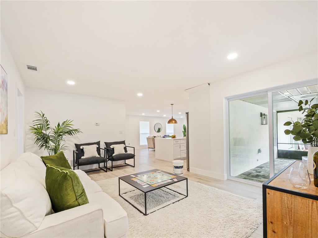 2466 Fieldingwood Road Maitland, FL 32751 - Photo 8 of 29 a living room with furniture and a table
