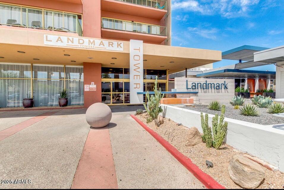 4750 North Central Avenue, Unit L8 Phoenix, AZ 85012 - Photo 1 of 55 a view of a chairs and table in the patio