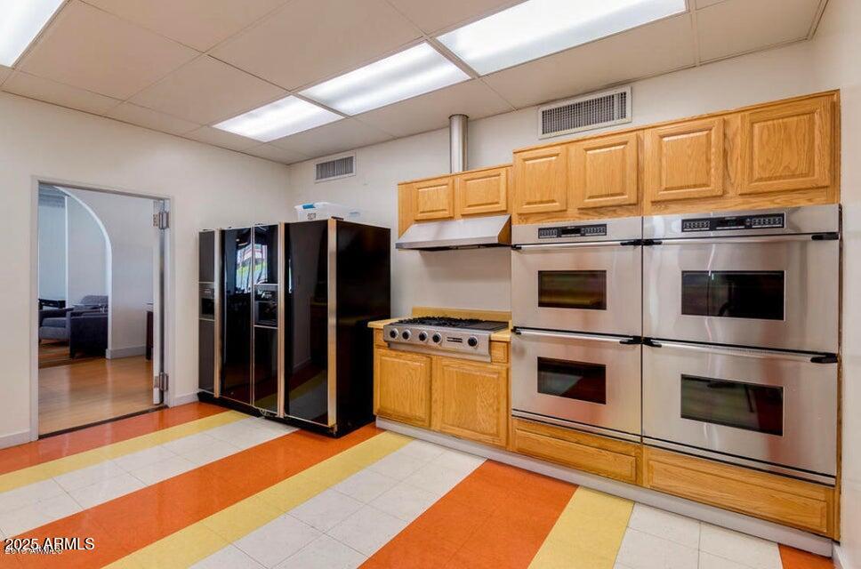 4750 North Central Avenue, Unit L8 Phoenix, AZ 85012 - Photo 48 of 55 a kitchen with stainless steel appliances granite countertop a refrigerator and a stove top oven