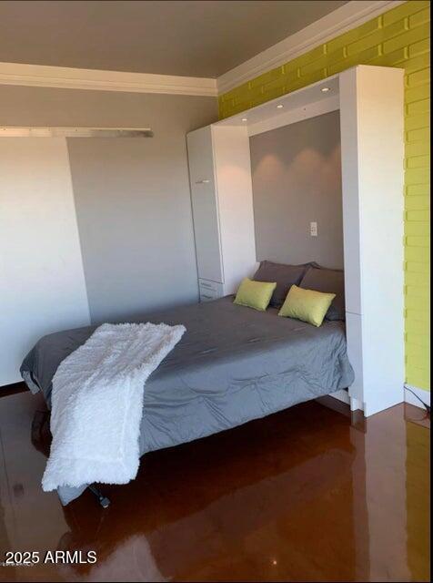 4750 North Central Avenue, Unit L8 Phoenix, AZ 85012 - Photo 5 of 55 a bedroom with a bed and dresser