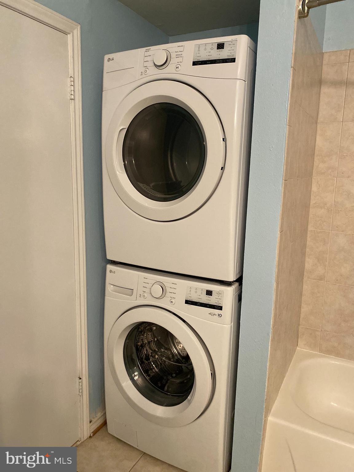 12161 Penderview Terrace, Unit 906 Fairfax, VA 22033 - Photo 13 of 20 a utility room with dryer and washer