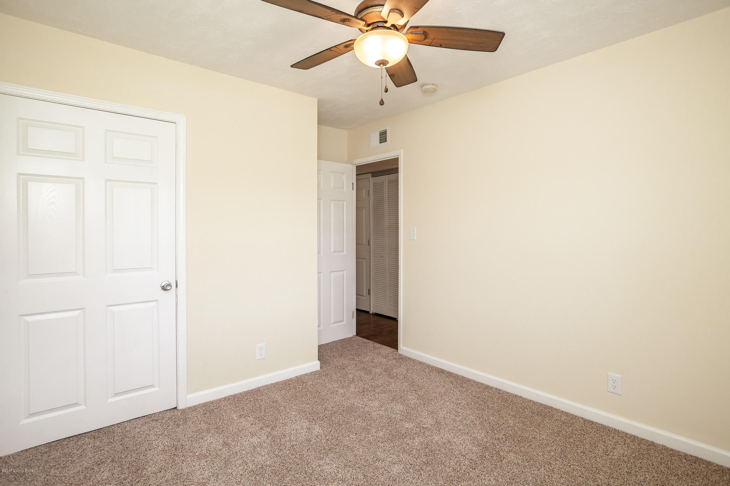 150 Meadowood Road Louisville, KY 40229 - Photo 14 of 25 150 Meadowood Rd-22