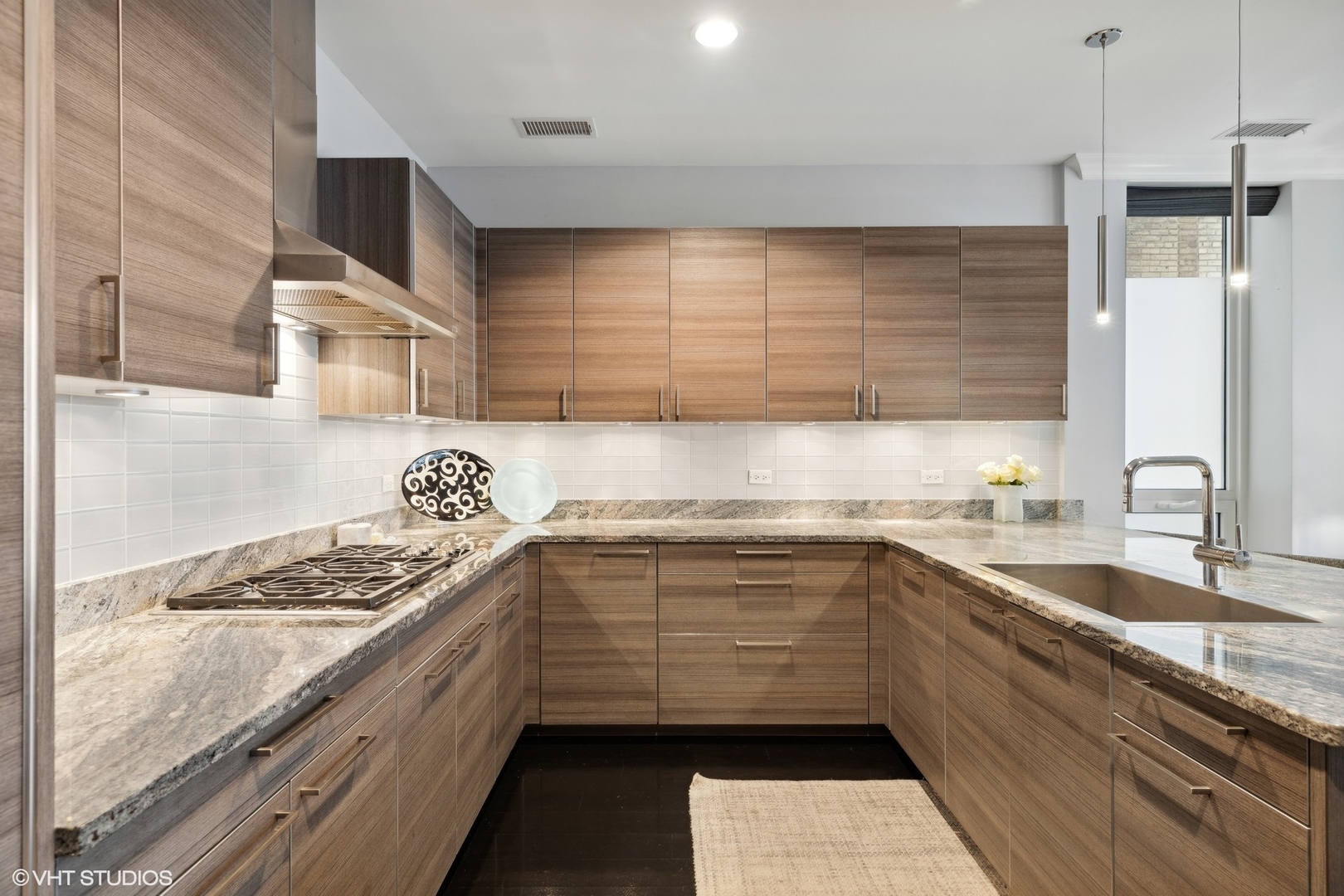 10 East Delaware Place, Unit 10B Chicago, IL 60611 - Photo 11 of 39