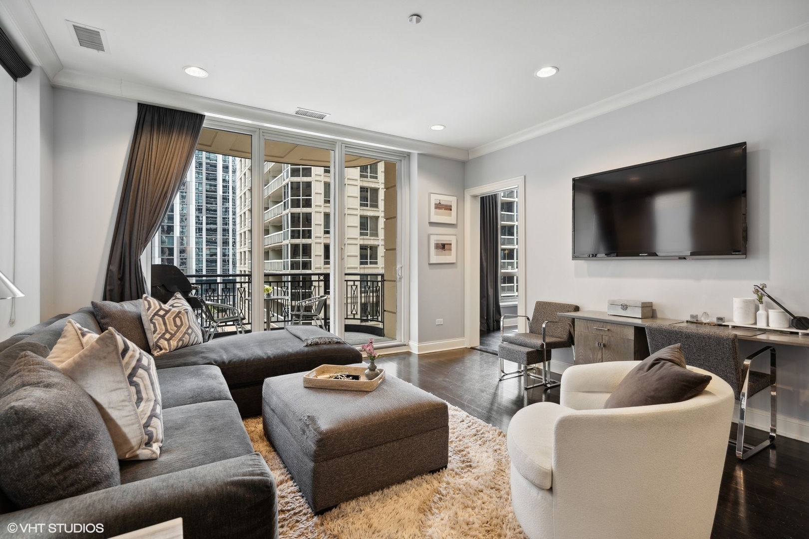 10 East Delaware Place, Unit 10B Chicago, IL 60611 - Photo 16 of 39