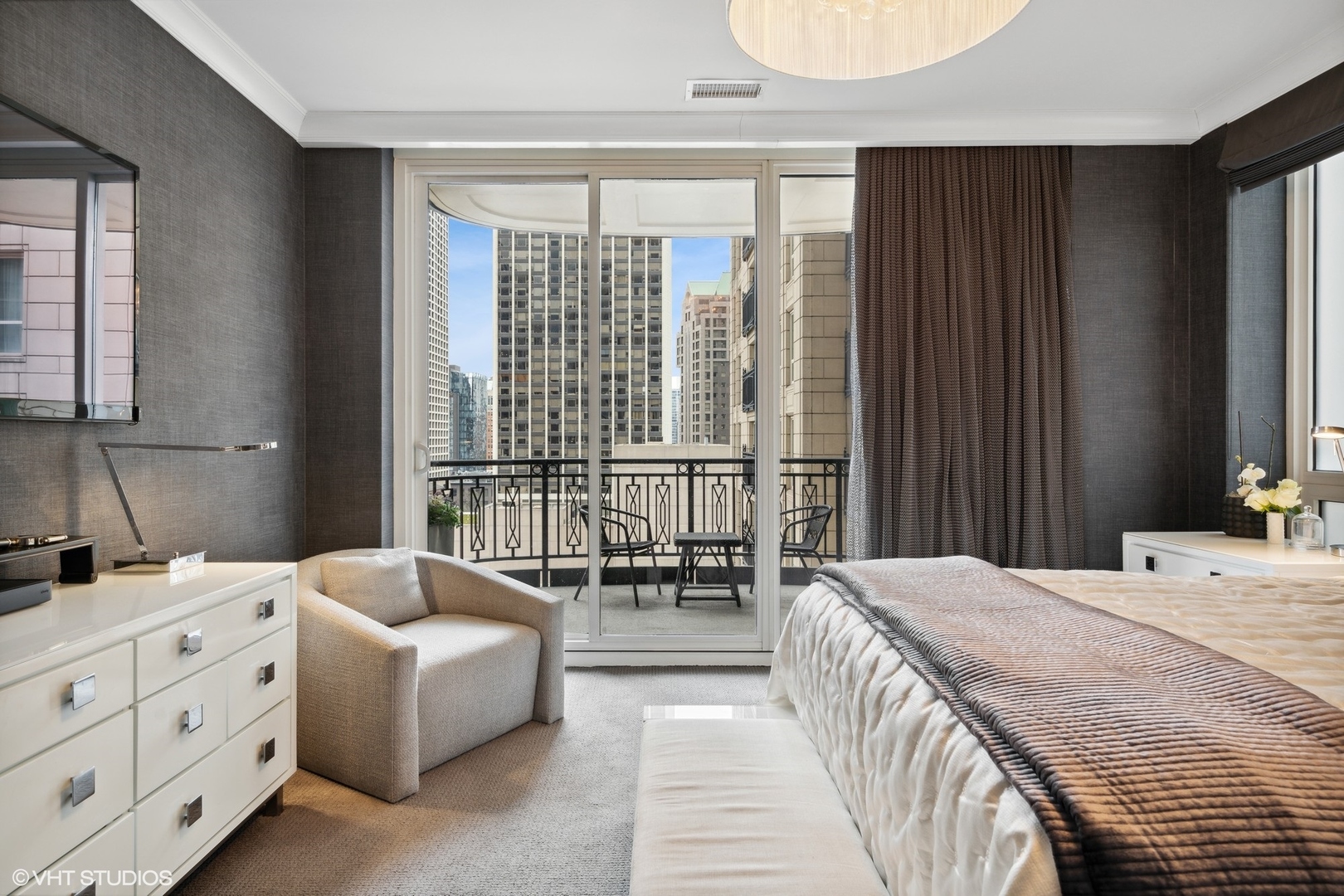 10 East Delaware Place, Unit 10B Chicago, IL 60611 - Photo 23 of 39