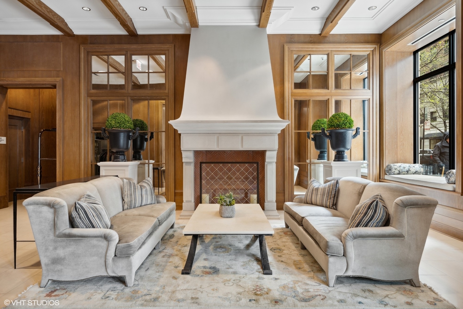 10 East Delaware Place, Unit 10B Chicago, IL 60611 - Photo 3 of 39