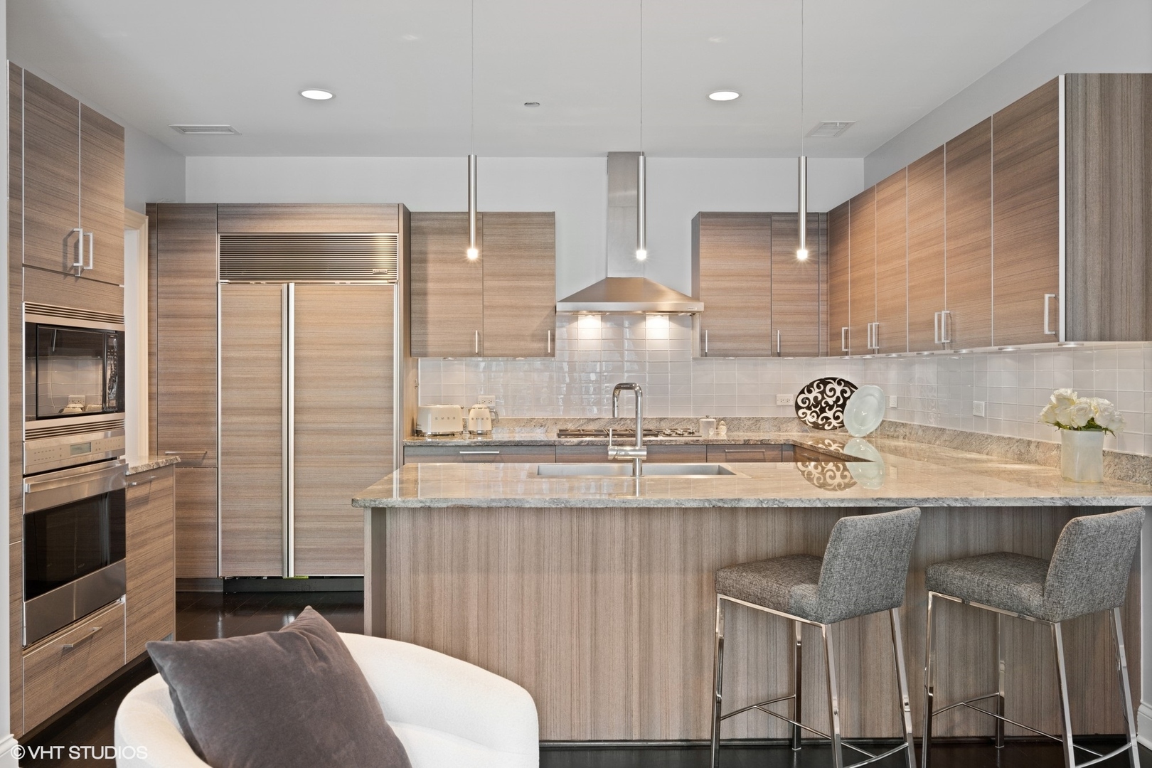 10 East Delaware Place, Unit 10B Chicago, IL 60611 - Photo 9 of 39