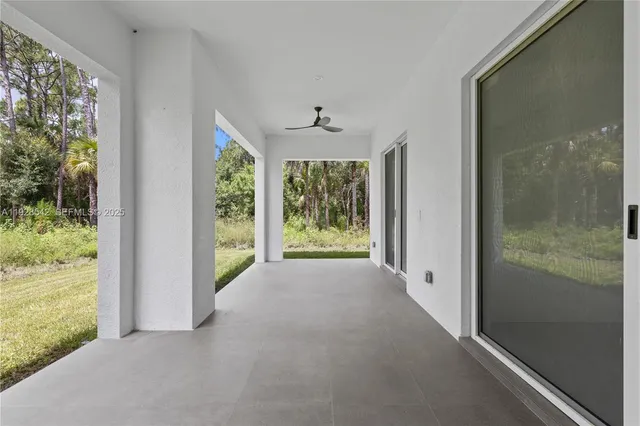 a view of livingroom with furniture