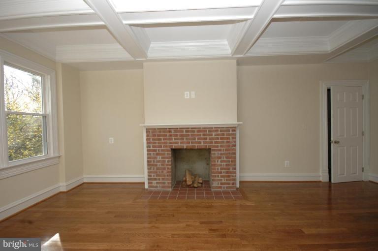 6930 Piney Branch Road Northwest Washington, DC 20012 - Photo 14 of 30 Family Room