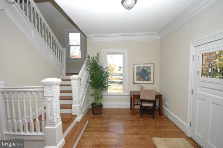 6930 Piney Branch Road Northwest Washington, DC 20012 - Photo 5 of 30 Entrance / Foyer